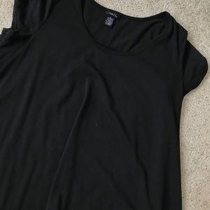 Black and white basic tees shirt two tops